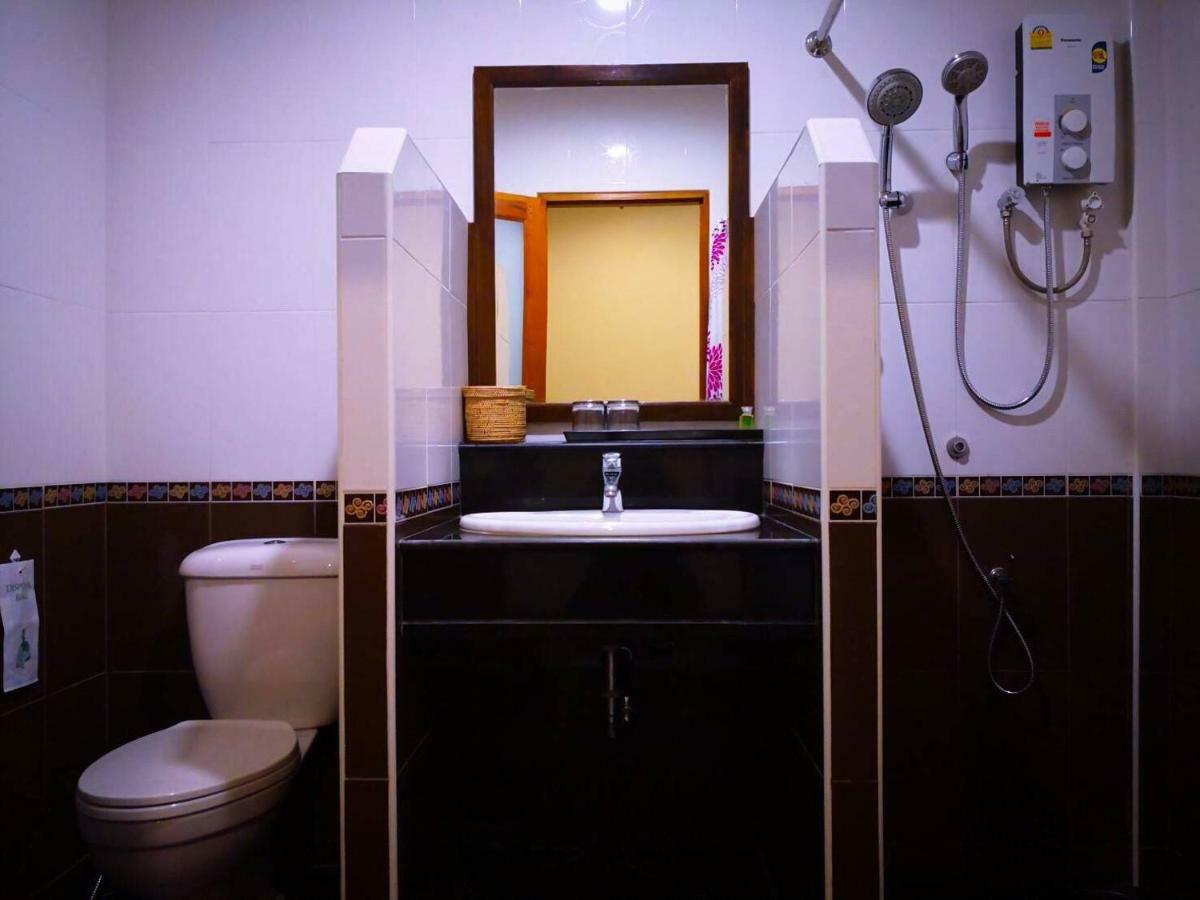 Khum Nakhon Hotel Nakhon Si Thammarat Buitenkant foto